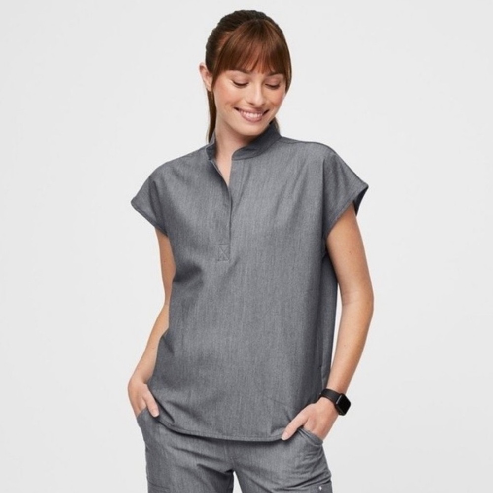 FIGS Rafaela Oversized Scrub Top in Graphite Grey Size S